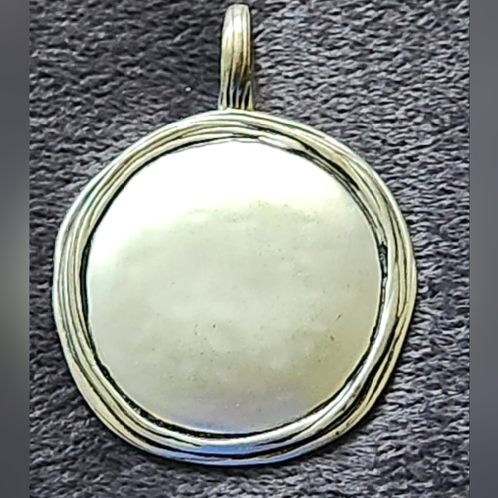 Premier Designs Silver‎ tone Pendant Antique matte silver plated Magnetic